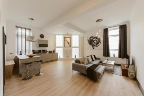 Nice 3 bed warehouse apartment in Chiswick